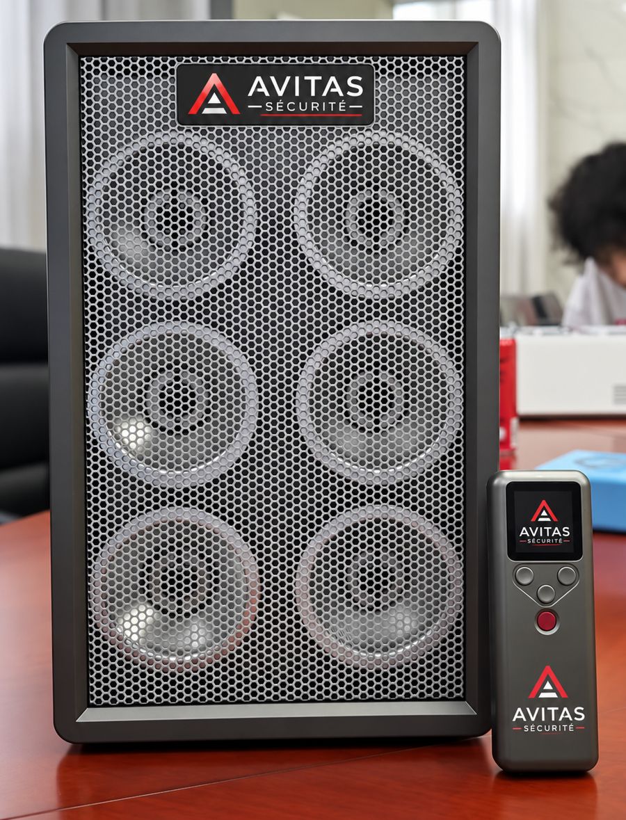 Caisson Avitas Pro Series B600 à six cartouches et sa télécommande